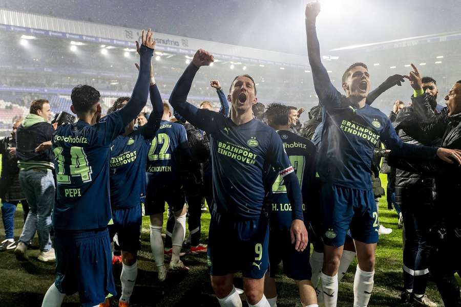 PSV vierde in de vorige speelronde al de aankomende landstitel met de meegereisde fans