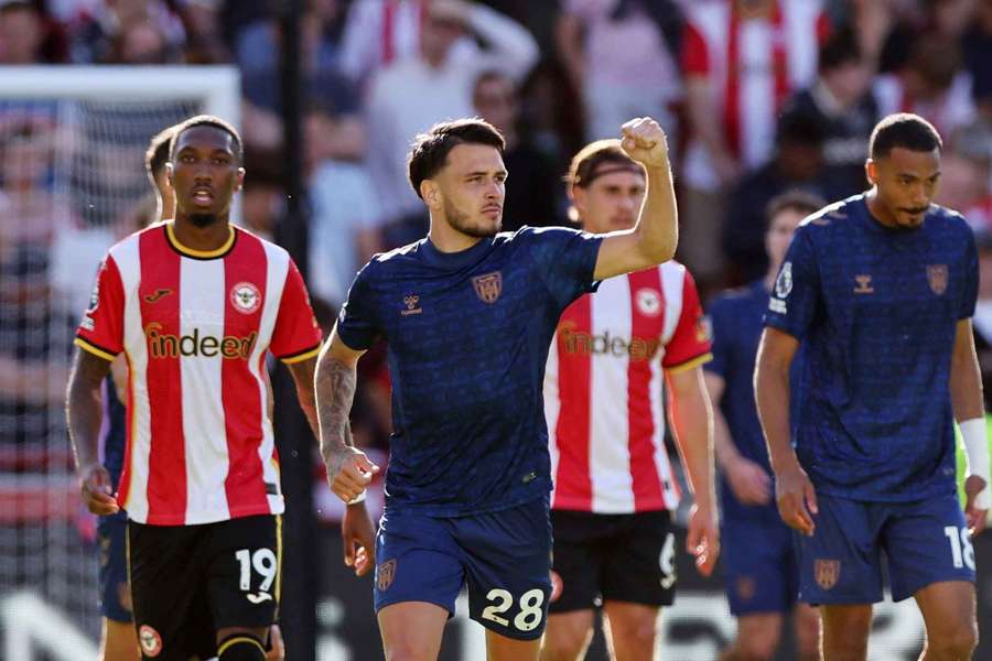 Le Fee celebrates his goal Le Fee celebrates his goal