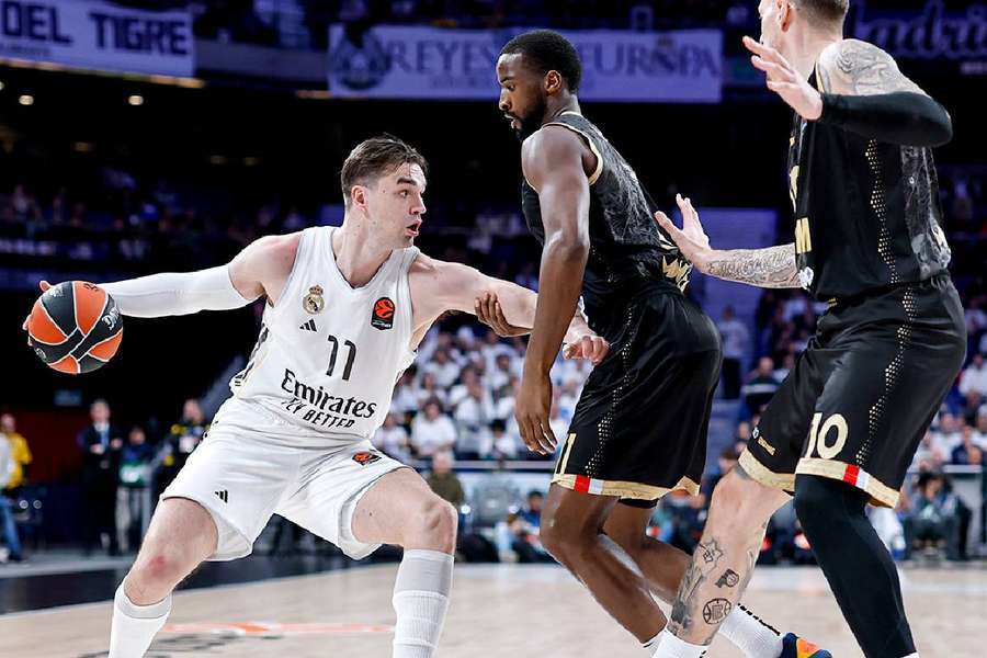 Hezonja, con el balón Hezonja, con el balón