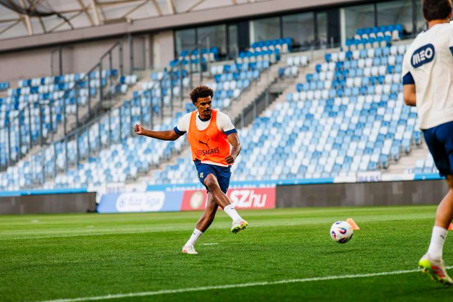 Renato Veiga no treino da Seleção