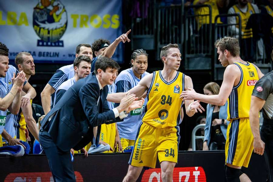 Headcoach Pedro Calles (l.) hat Alba wieder in Schwung gebracht