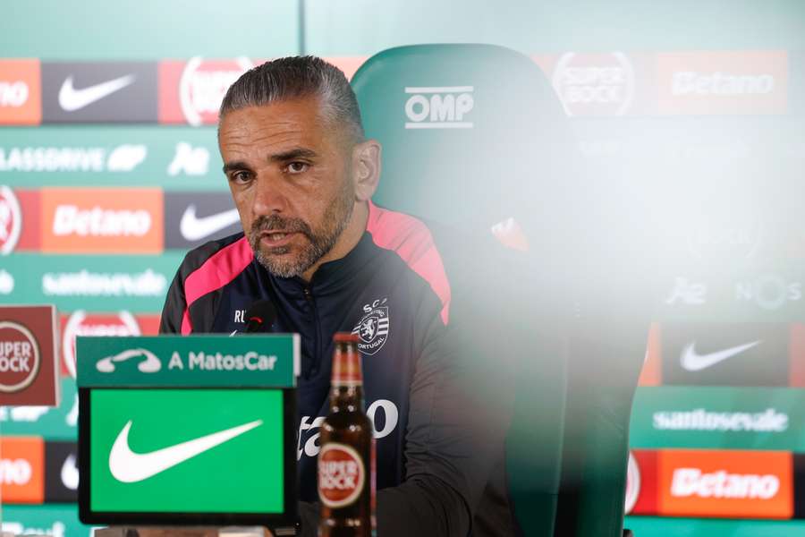 Rui Borges na conferência de imprensa do Sporting