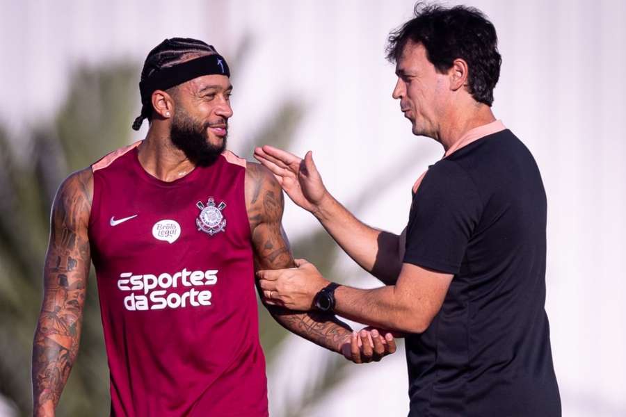 Memphis joga contra o Rosario Central?