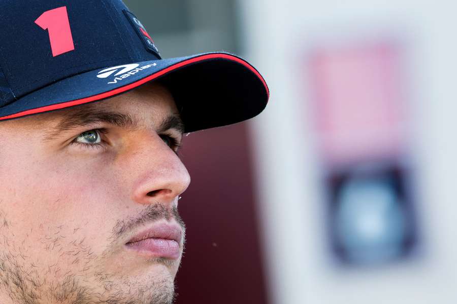 Caso conquiste o seu terceiro campeonato, Max Verstappen junta-se a um leque de apenas 10 pilotos que conquistaram três ou mais títulos