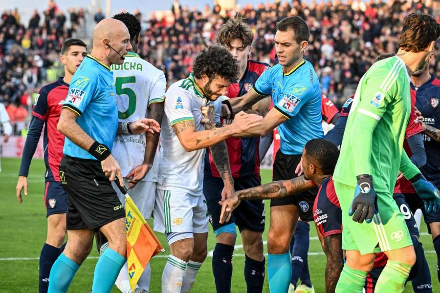 Mario Hermoso, frente a Folorunsho Mario Hermoso, frente a Folorunsho