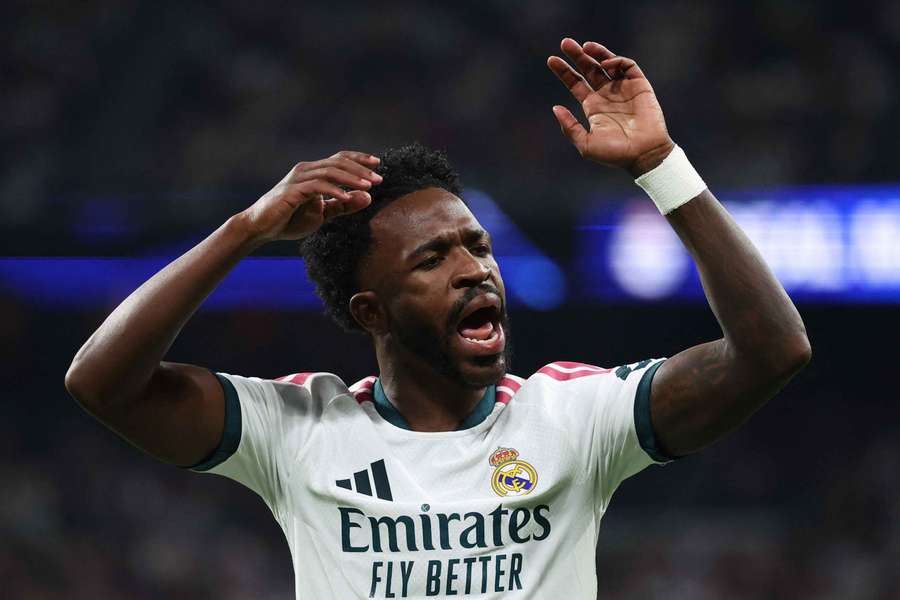 Vinícius foi expulso contra o Villarreal