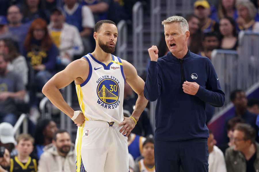 Steve Kerr con Stephen Curry