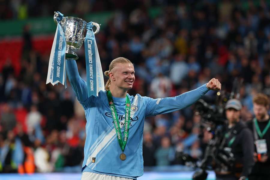 Haaland com a Copa Carabao