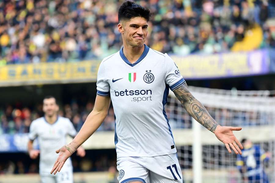 Joaquin Correa scored Inter's first as they beat Verona 5-0