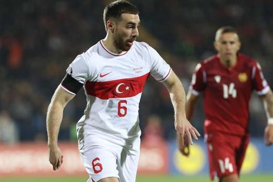 Kokçu com o seis diante da Arménia Kokçu com o seis diante da Arménia