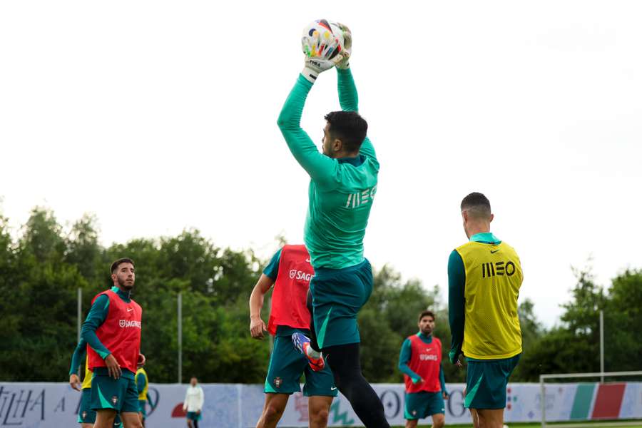 Diogo Costa foi o único jogador anunciado por Roberto Martínez no onze inicial