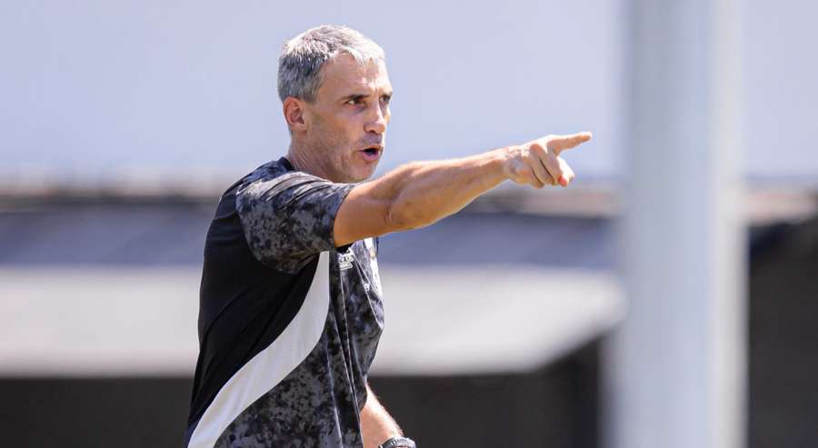 Vojvoda está na corda bamba na Vila