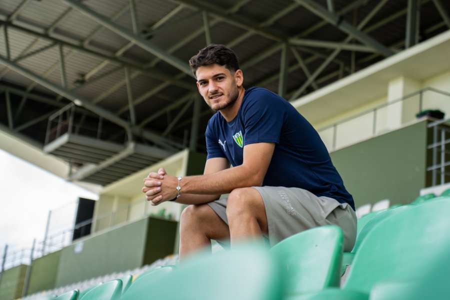 Christian Marques no estádio João Cardoso