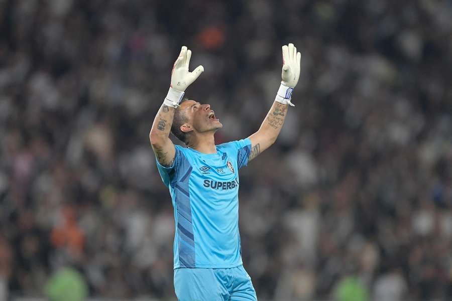 45-letni bramkarz Fabio z nowym kontraktem, będzie śrubował rekord występów