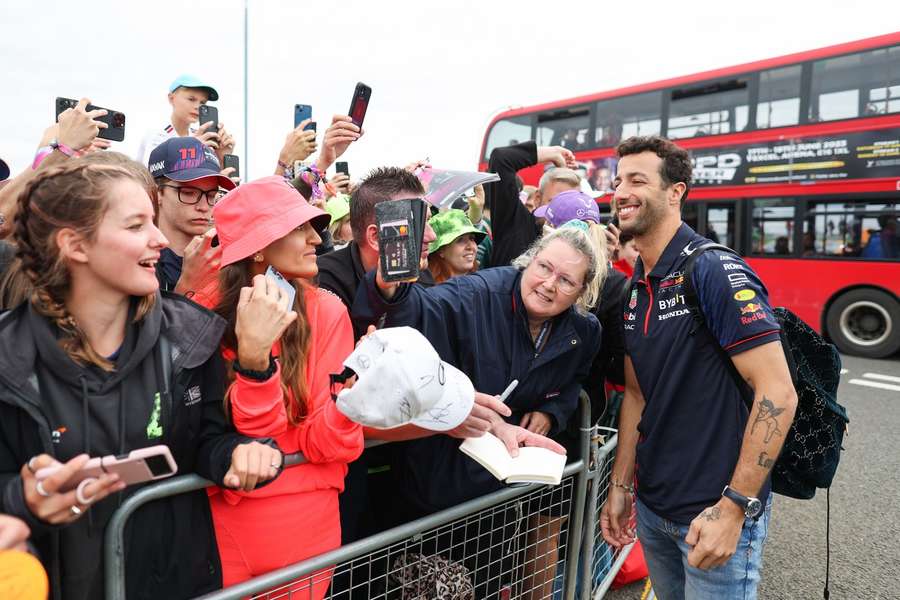 De 34-jarige Daniel Ricciardo is en blijft populair bij zijn fans