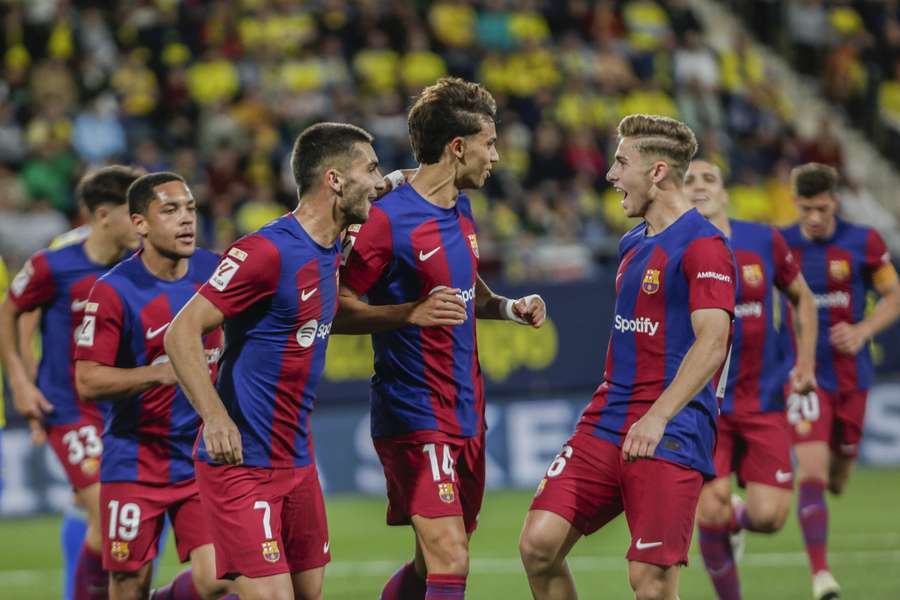 Barcelona viert de goal van João Felix