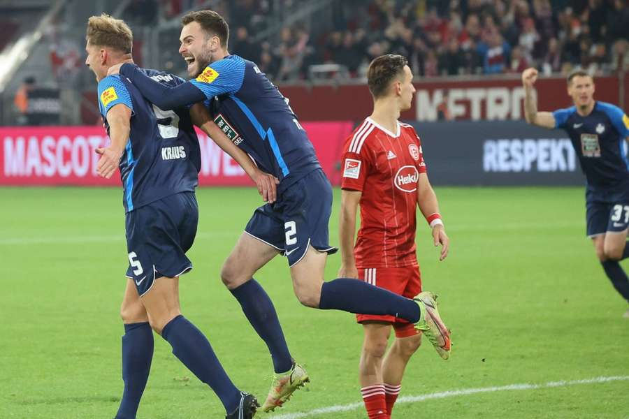 Spektakuläres Ende: Rote Teufel ziehen an Düsseldorf vorbei, Kiel und Hannover Remis