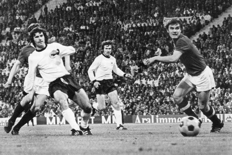 Gerd Muller marchează primul gol în finala cu URSS din 1972
