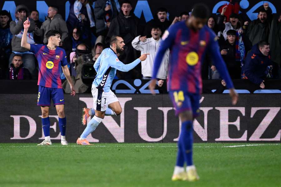 Borja Iglesias vuelve a marcar ante el Barça