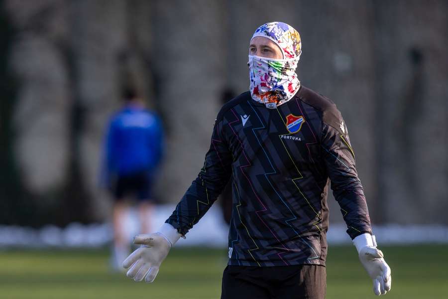 Brankář Dominik Holec na zahraniční soustředění s Baníkem neletěl.