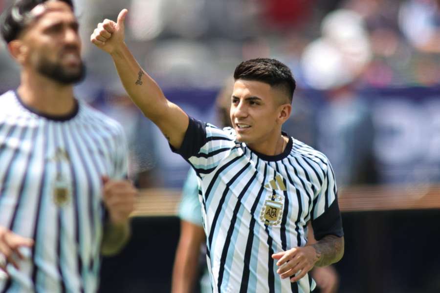 Almada se aproxima de ida ao Flamengo