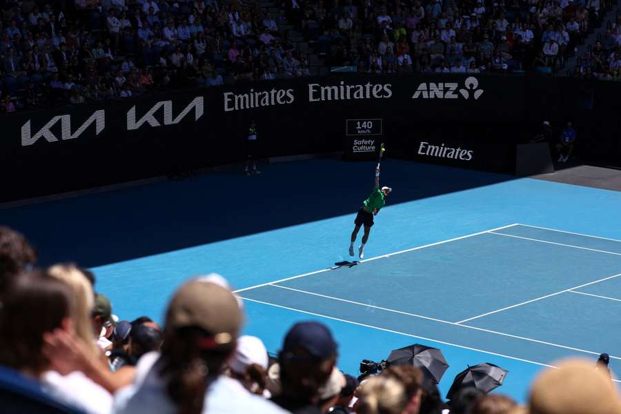 Tenis Flash: Hurkacz odpadł z Australian Open, wygrane Djokovicia i Musettiego