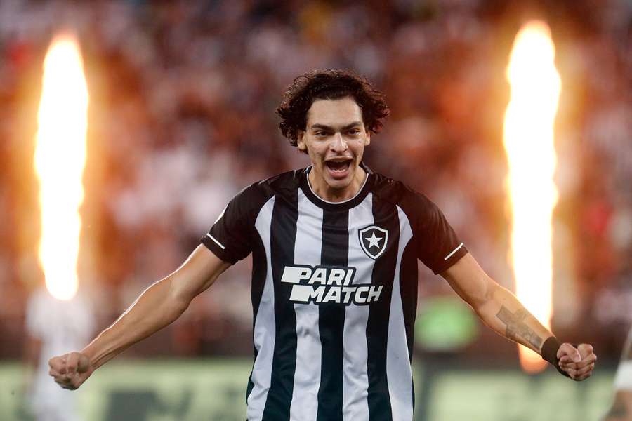 O jovem Matheus Nascimento marcou um dos golos do triunfo do Botafogo