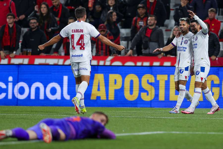 Biel fez gol e deu assistência contra o Athletico-PR