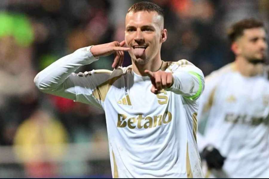 Sparťan Lukáš Haraslín a jeho oslava gólu na Dukle.