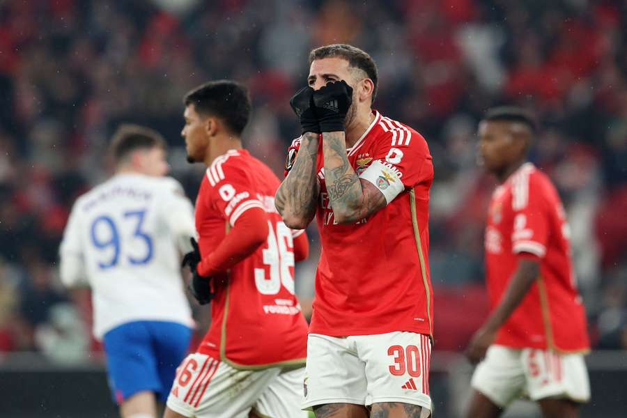 Otamendi, capitão do Benfica, assumiu mau momento da equipa