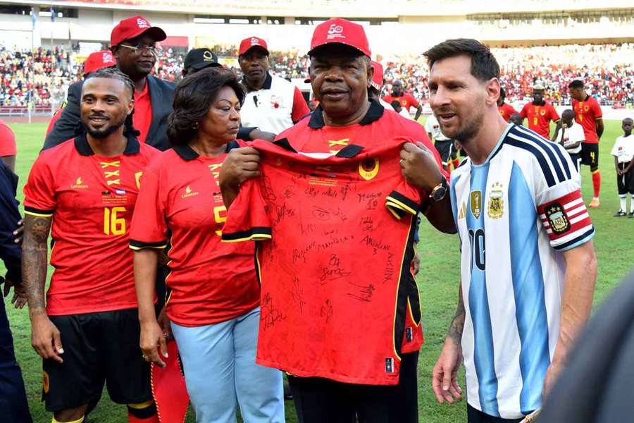 Argentina derrotou Angola por 2-0 Argentina derrotou Angola por 2-0