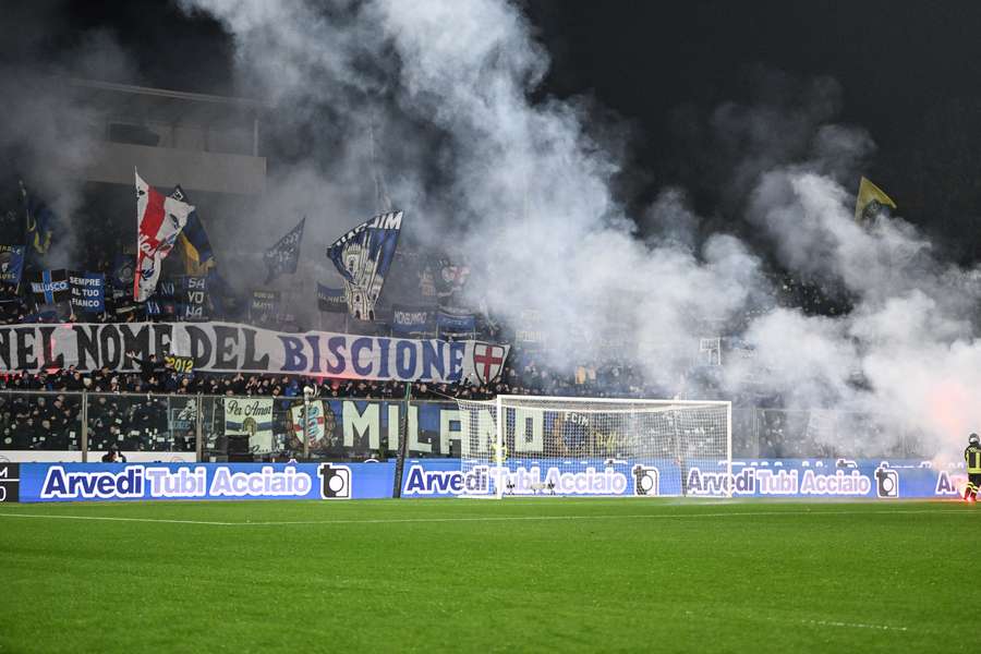 tifosi dell'Inter presenti a Cremona tifosi dell'Inter presenti a Cremona