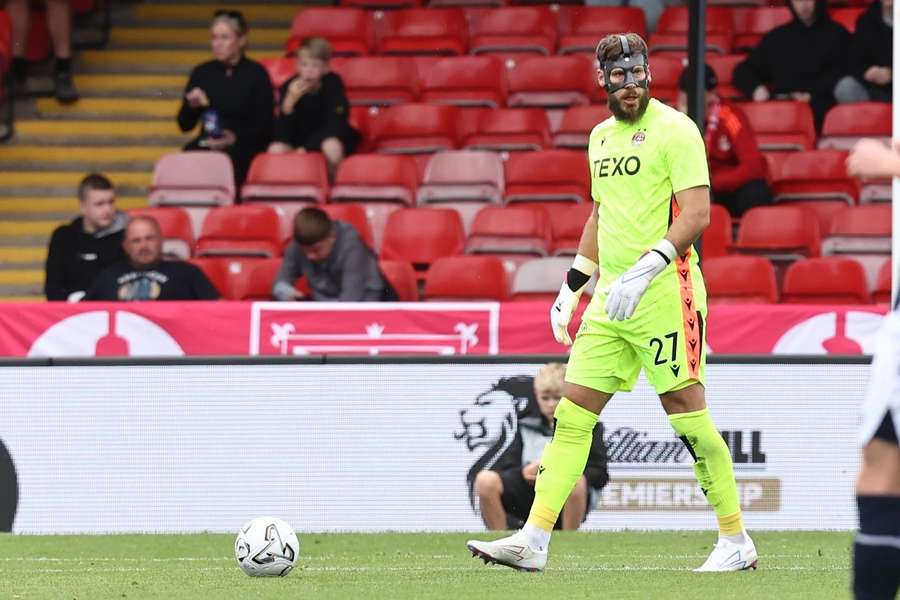 Marius Müller machte nicht nur durch seine Gesichtsmaske auf sich aufmerksam. Marius Müller machte nicht nur durch seine Gesichtsmaske auf sich aufmerksam.