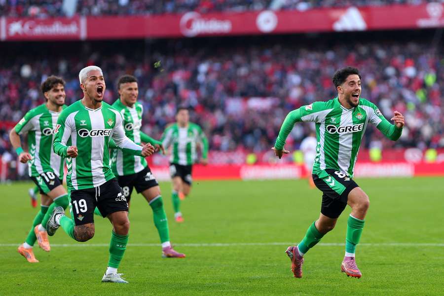 Betis foi superior no dérbi da cidade de Sevilha Betis foi superior no dérbi da cidade de Sevilha