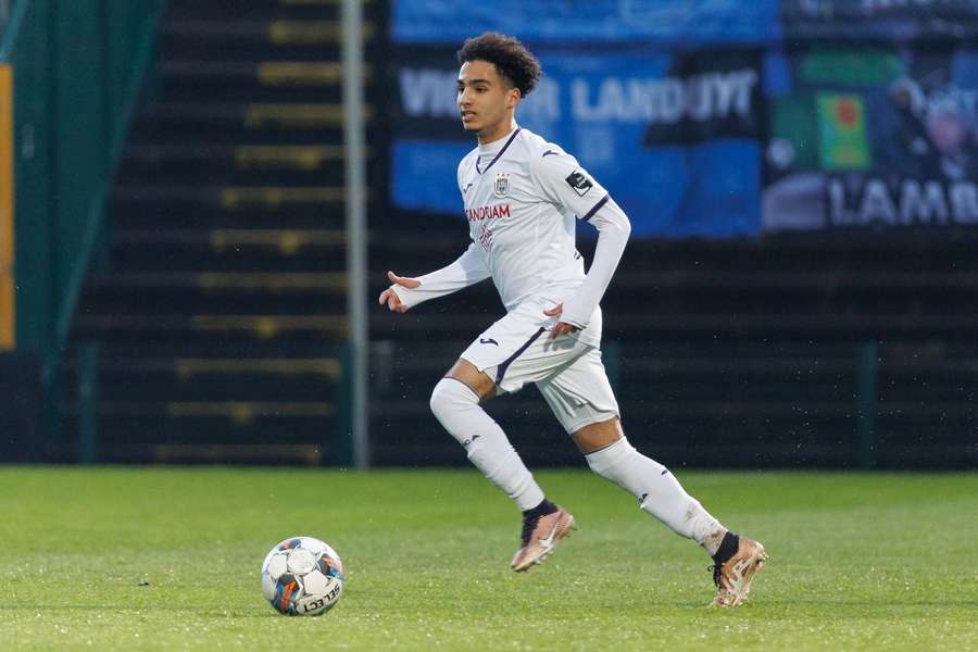 Ilias Takidine spelend voor Anderlecht -23