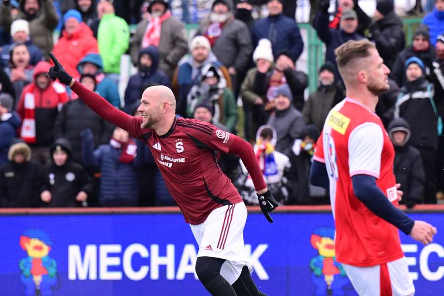 Útočník Roman Bednář byl po vstřelení gólu do sítě Slavie ve svém živlu.