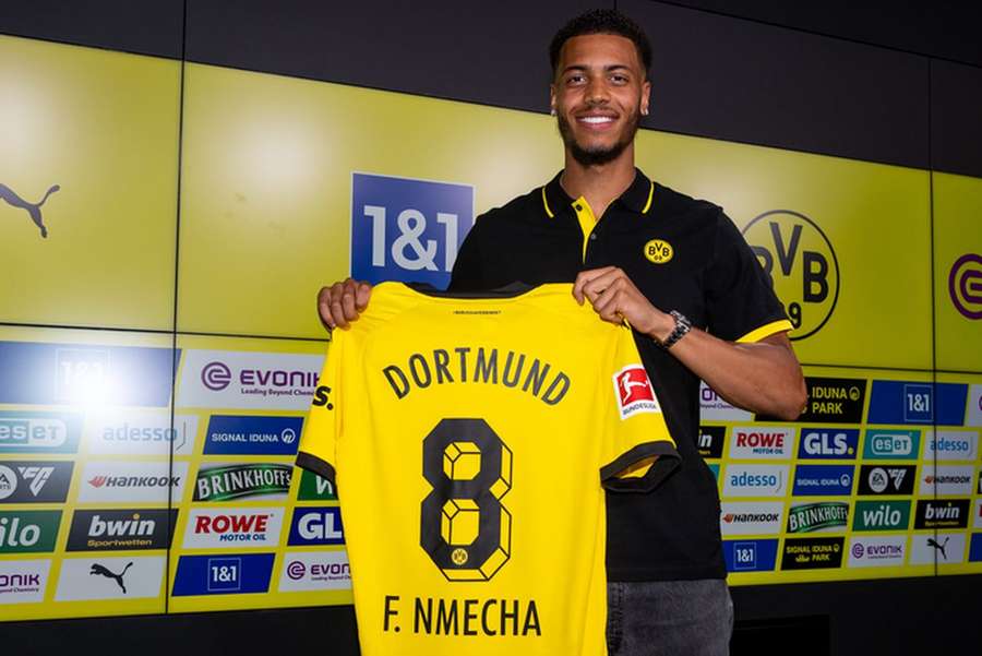 Nmecha custou 30 milhões de euros ao Borussia Dortmund