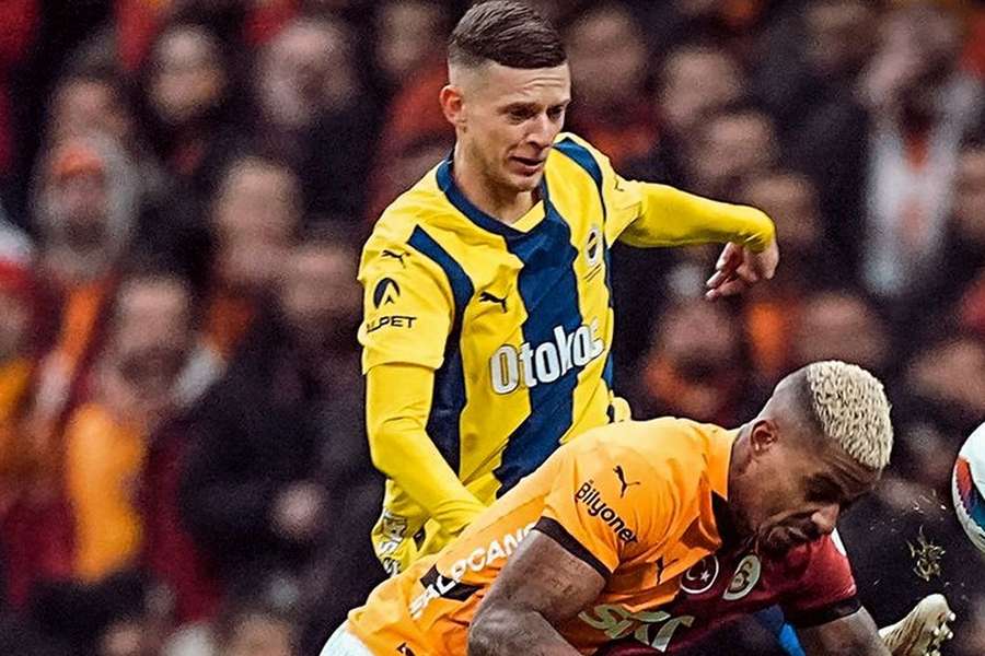 \Galatasaray przetrwało derby z Fenerbahce, pełny mecz Frankowskiego, godzina Szymańskiego