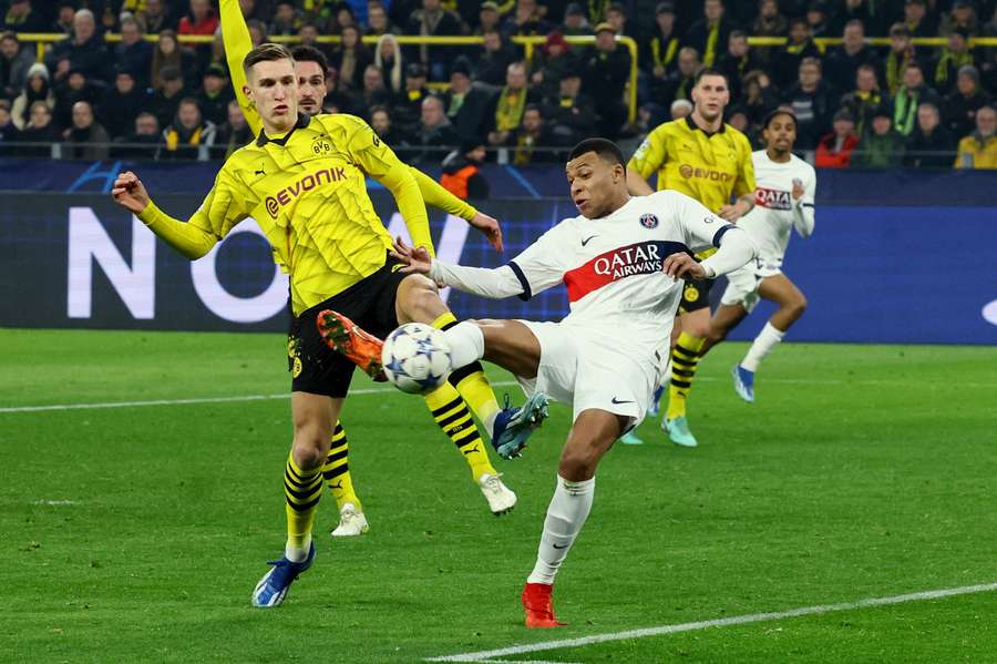 PSG kniber sig videre trods uafgjort mod Dortmund og lidt italiensk hjælp