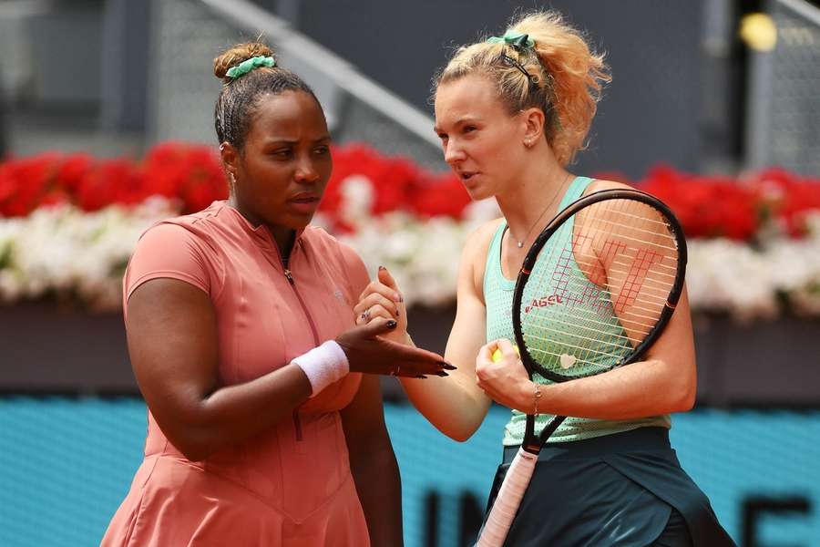 Kateřina Siniaková a Taylor Townsendová jsou ve čtvrtfinále French Open. Kateřina Siniaková a Taylor Townsendová jsou ve čtvrtfinále French Open.