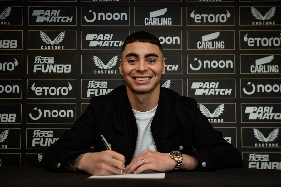 Miguel Almirón renovou com o Newcastle até 2026