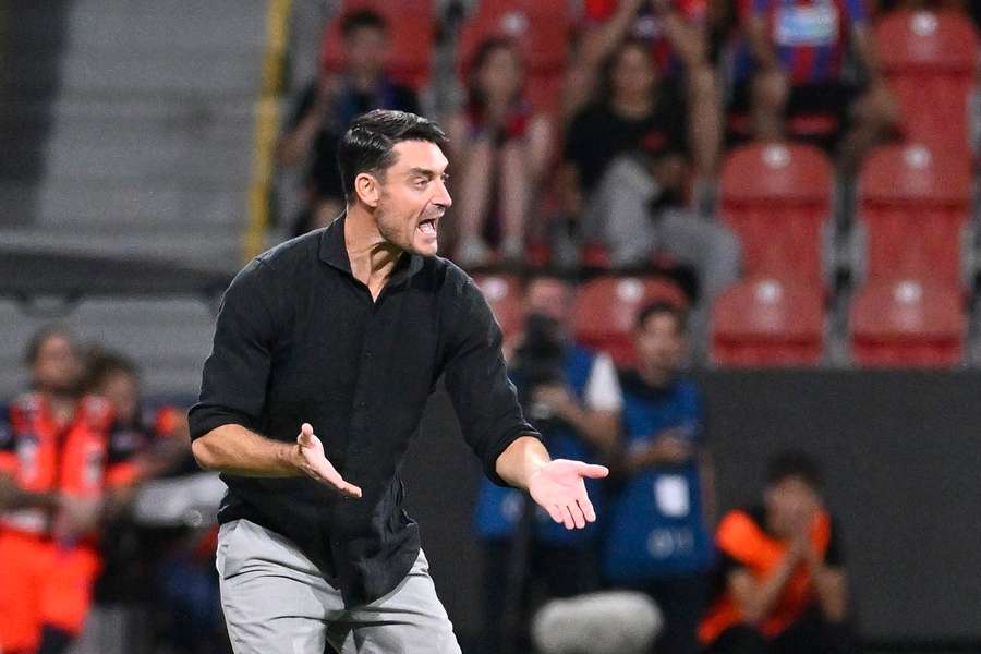Riera po prohře v Plzni zkritizoval sudí. Riera po prohře v Plzni zkritizoval sudí.