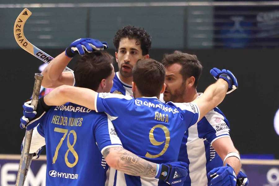 O FC Porto derrotou o Barcelona (3-1) e conquistou a Liga dos Campeões em hóquei em patins pela quarta vez O FC Porto derrotou o Barcelona (3-1) e conquistou a Liga dos Campeões em hóquei em patins pela quarta vez