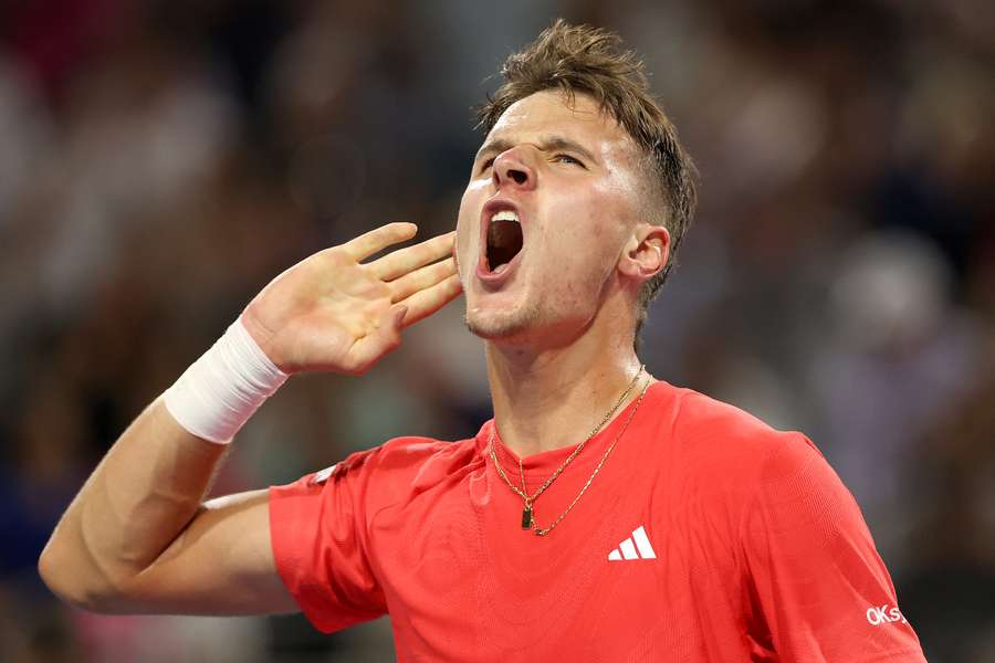 Jakub Mensik venceu Taylor Fritz nas meias-finais