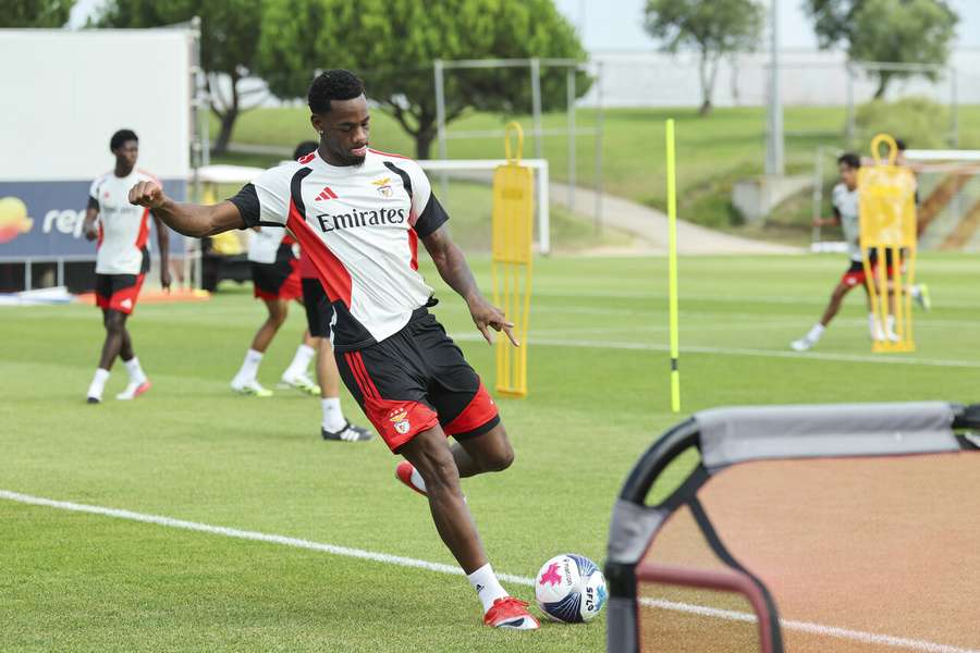 Jhon Durán fez o primeiro treino pelo Benfica na terça-feira Jhon Durán fez o primeiro treino pelo Benfica na terça-feira