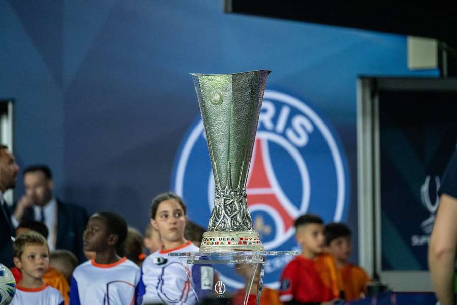 Trofej pre víťaza EL čaká na nového majiteľa.