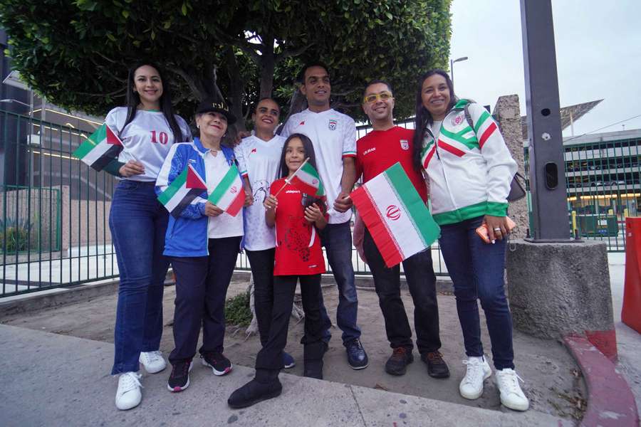 Kibice Iranu witają drużynę po przybyciu do Meksyku na mistrzostwa świata. Międzynarodowe lotnisko w Tijuanie, Tijuana, 7 czerwca 2026 r. Kibice Iranu witają drużynę po przybyciu do Meksyku na mistrzostwa świata. Międzynarodowe lotnisko w Tijuanie, Tijuana, 7 czerwca 2026 r.