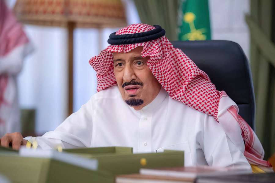 Den saudiarabisk konge giver alle fri efter sensationssejr