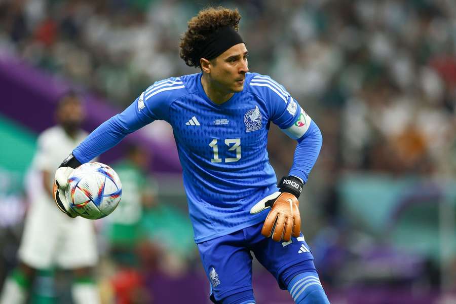 Guillermo Ochoa sa vracia do Európy. 