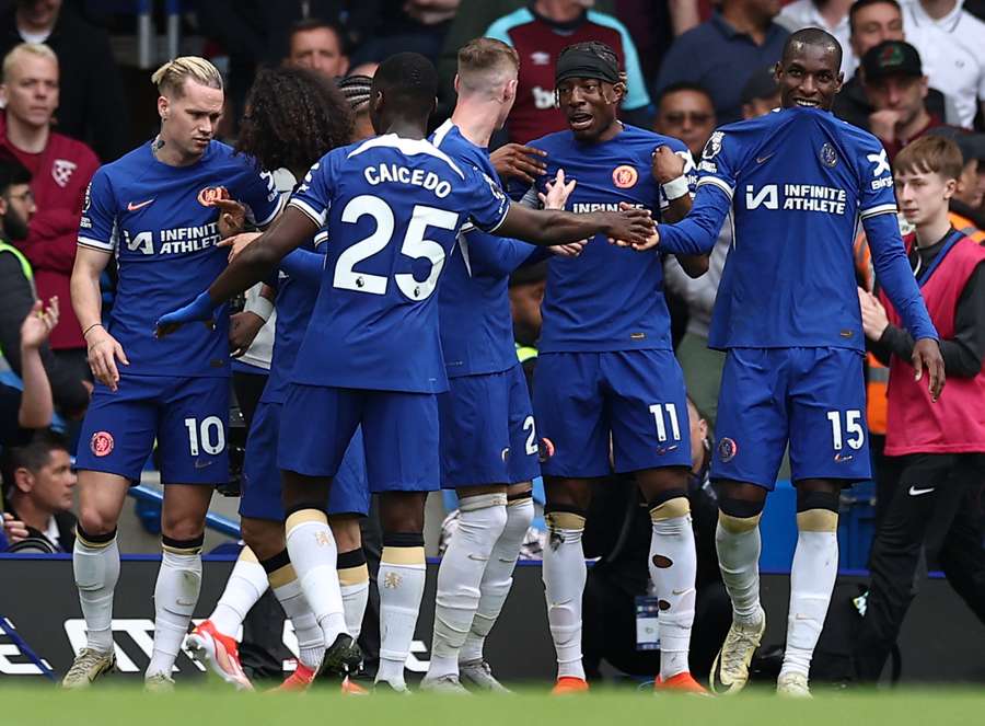 Chelsea venceu segundo clássico seguido na Premier League